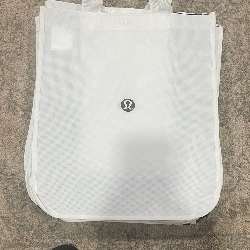 Lululemon White Tote Bag , LARGE 3 $20 each, bundle for a deal😊😊